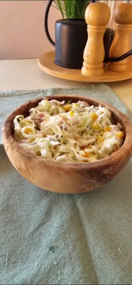 Najbolja salata ikada! Pomešajte sve sastojke i gotovo! Izdašna, zasitna i osvežavajuća! #salata #ručak #kupus 