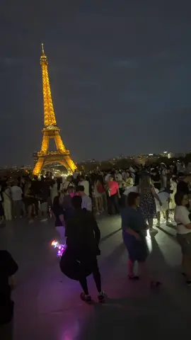 #LiveParis #TourEiffel #Paris2025 #EnDirect #FYP #VibesParisiennes #TravelLive #Découverte #ExploreAvecMoi #TikTokLive