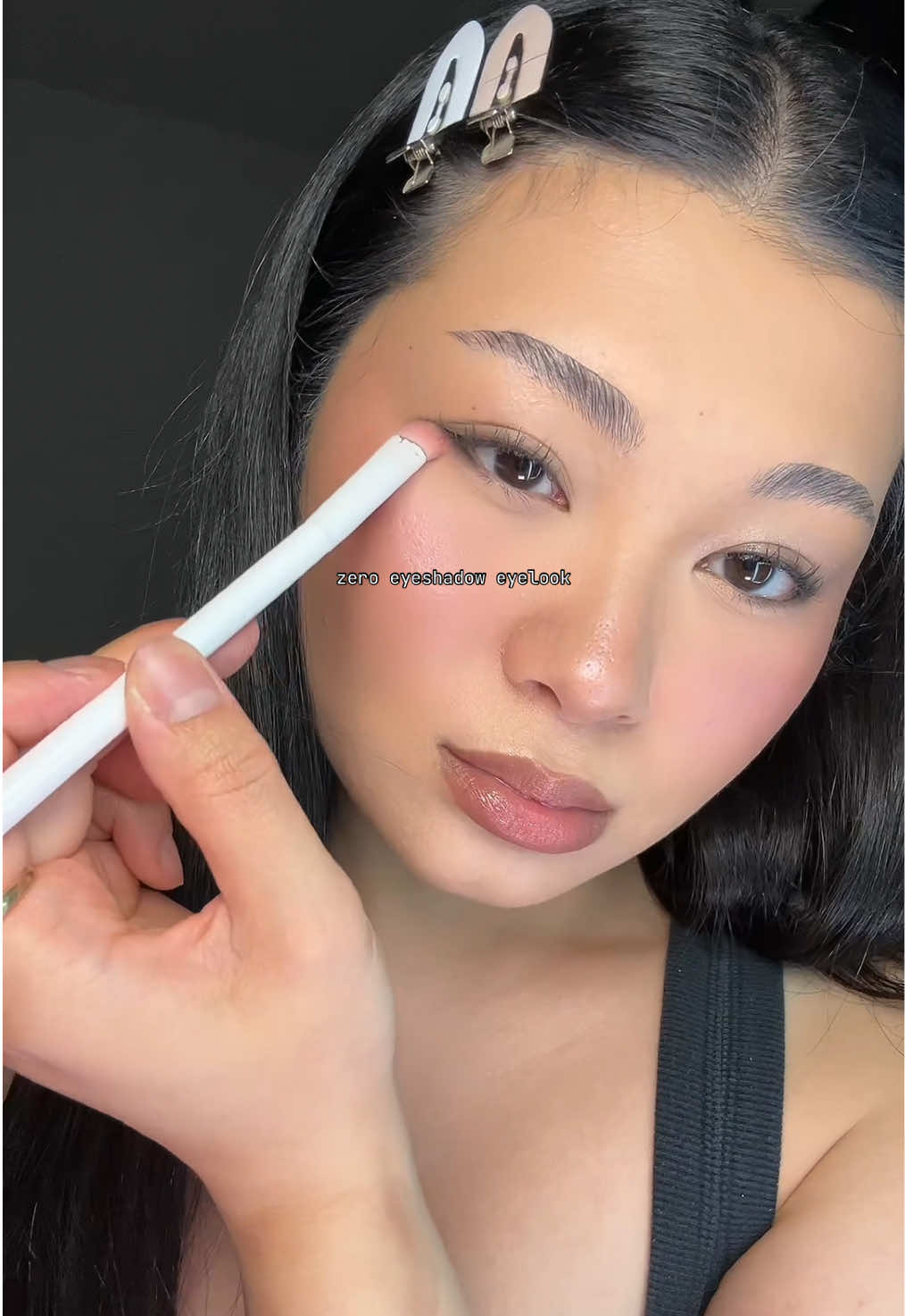 sometimes you just need eyeliner and glitter 💋💋 using: @L’Oréal Paris infallible 16hr eyeliner in black @makeupforever artist color pencil in endless cacao @Peripera sugar twinkle duo eye stick in 01 — #smokeyeye #eyeshadowtutorial #nightoutmakeup #eyemakeup #makeuptutorial 