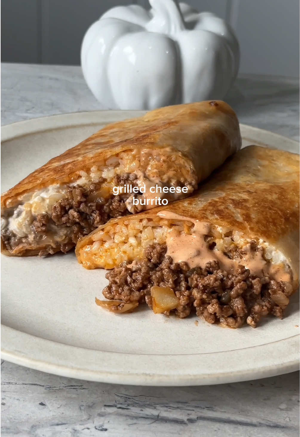 EASY GRILLED CHEESE BURRITO RECIPE🔥 FULL RECIPE LINKED IN BIO! #grilledcheese #burrito #EasyRecipe #EasyRecipes #cheese #cheeselover #pastatok #food #FoodTok #foodtiktok #mealprep #gainz #lunch #dinner #mealideas #viralrecipes #viralrecipe 