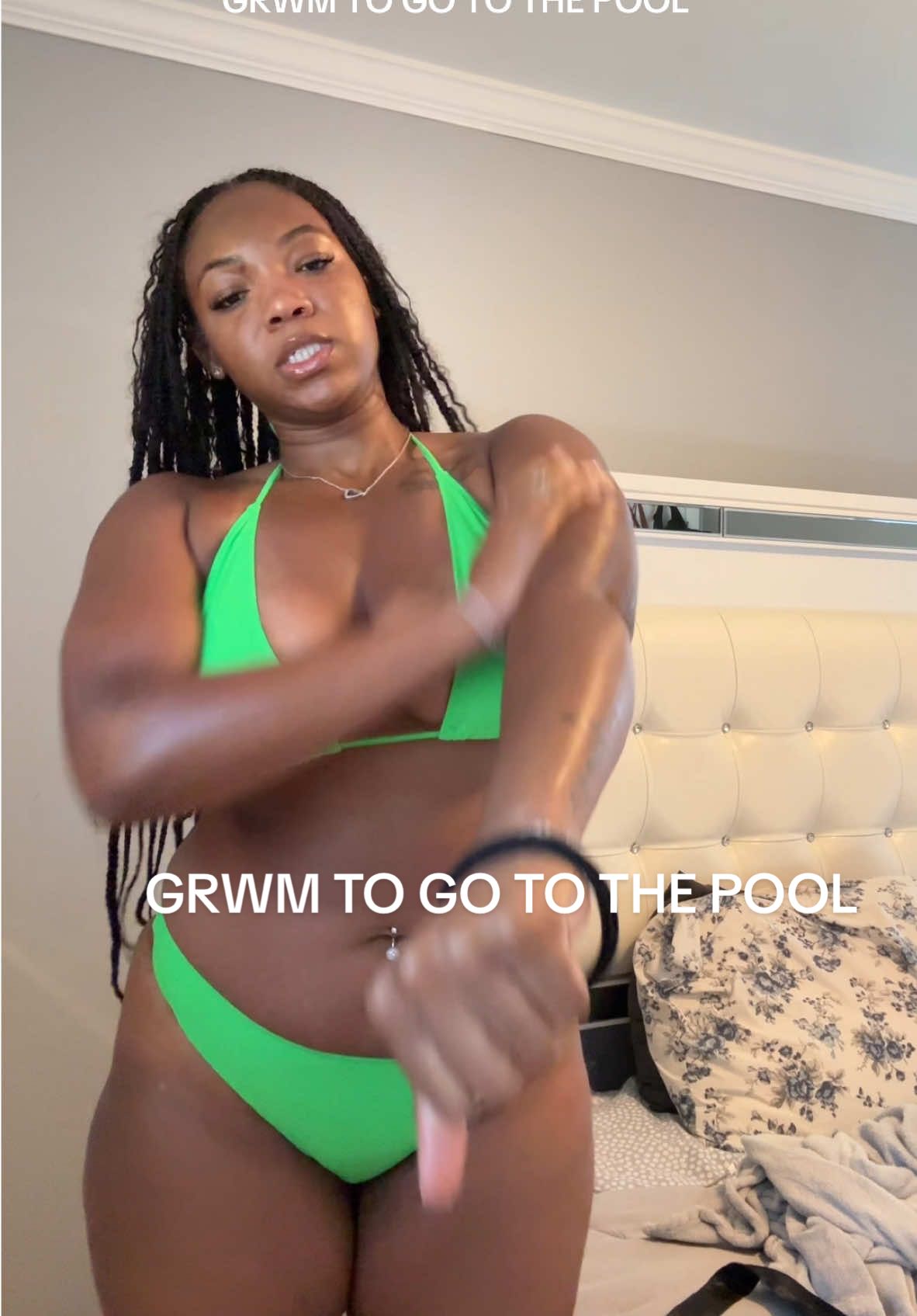 GRWM to go to the pool 💚 #poolday #grwm 