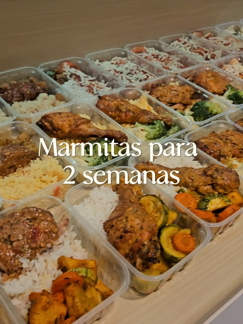Minha produção de marmitas para 15 dias rendeu 34 porções para 2 pessoas.  Receitas: Rocambole de carne recheado Frango assado Panqueca de carne moída  Escondidinho de frango com batata doce Hambúrguer de frango  Brócolis com alho Arroz com açafrão e Cenoura  Legumada de forno Abobrinha refogada  Se você quer mais detalhes desse cardápio vou compartilhar um pdf no meu canal de transmissão da rede vizinha, ja entra pra receber muita informação boa e organizar sua semana.  #marmitascongeladas #receitaspraticas #dicasdecongelamento #cardapiosemanal #marmitasprasemana 