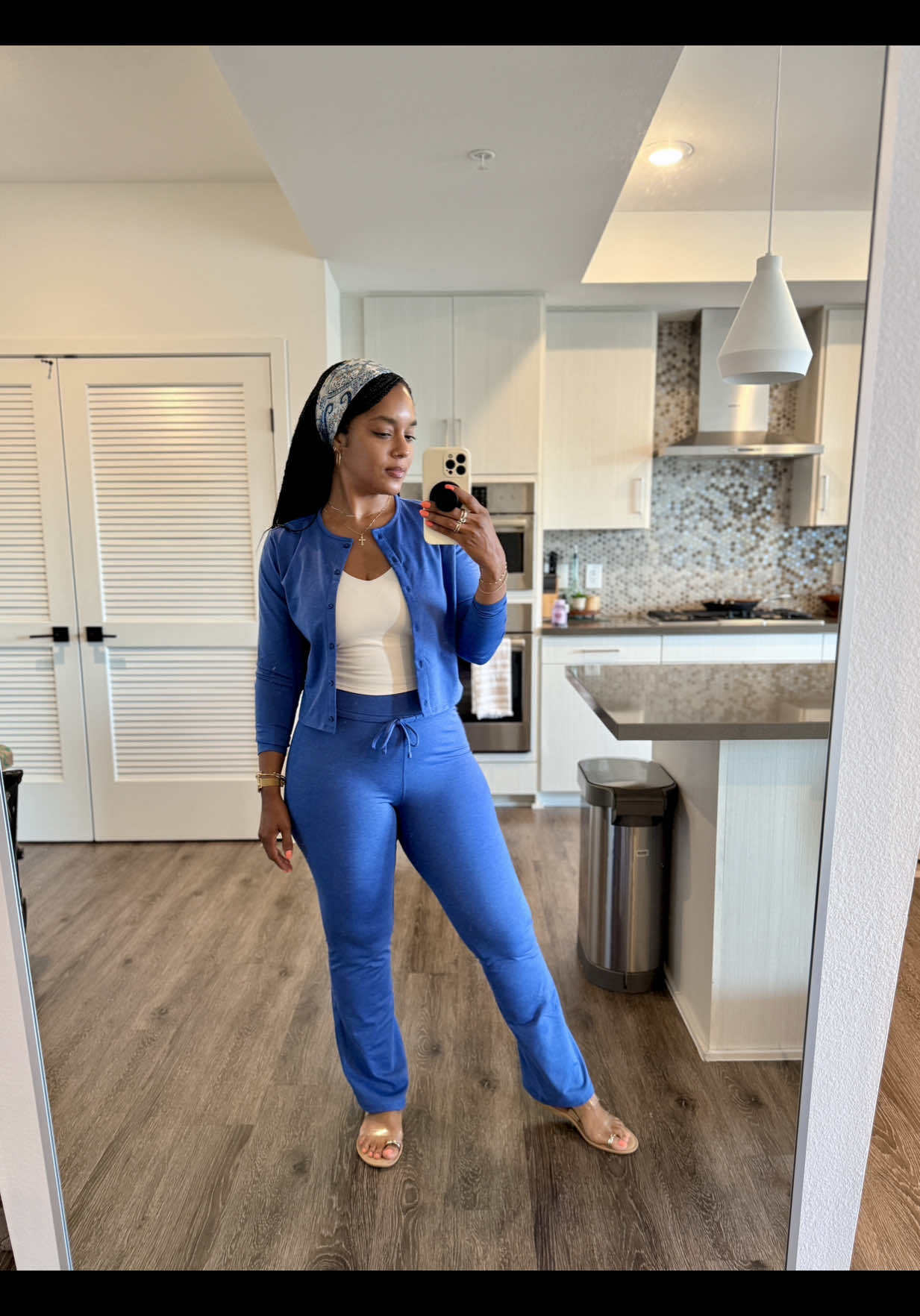 I love a good set! This one is perfect for traveling or running errands. It’s so soft, stretchy and comfortable enough to wear all day.  Everything is linked in my bio under LTK  #outfitinspo #traveloutfit #errandsoutfit #matchingoutfits @oldnavy