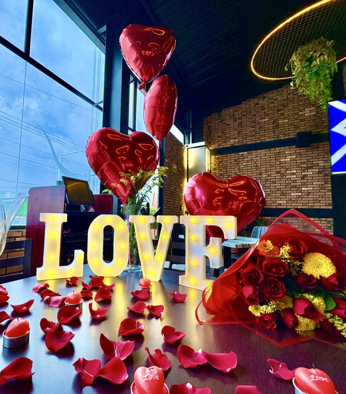 El lugar ideal para celebrar el amor y hacer tu noche inolvidable❤️‍🔥🫶🏻✨ Ven a Mu y cotiza tu mesa, te esperamos!! #CenaDeEnamorados #MuLongHornGrill #AmorConSabor #tizayuca #viral #fypp 