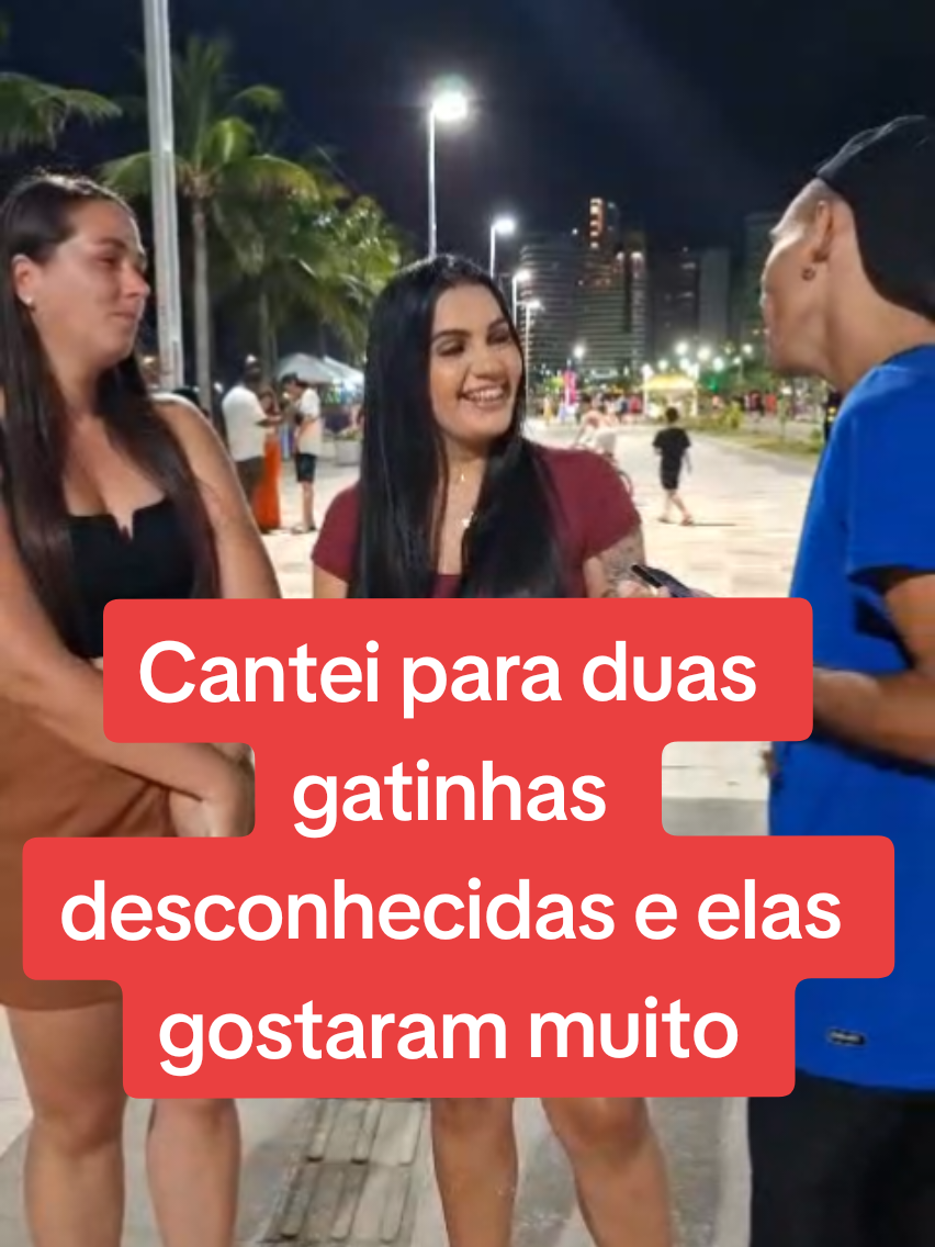 cantei para duas gatinhas desconhecidas e elas gostaram muito #apaixonada #romantico #serenata #fyp #viral_video #viralvideos #fyp #lindas #gatinhas 