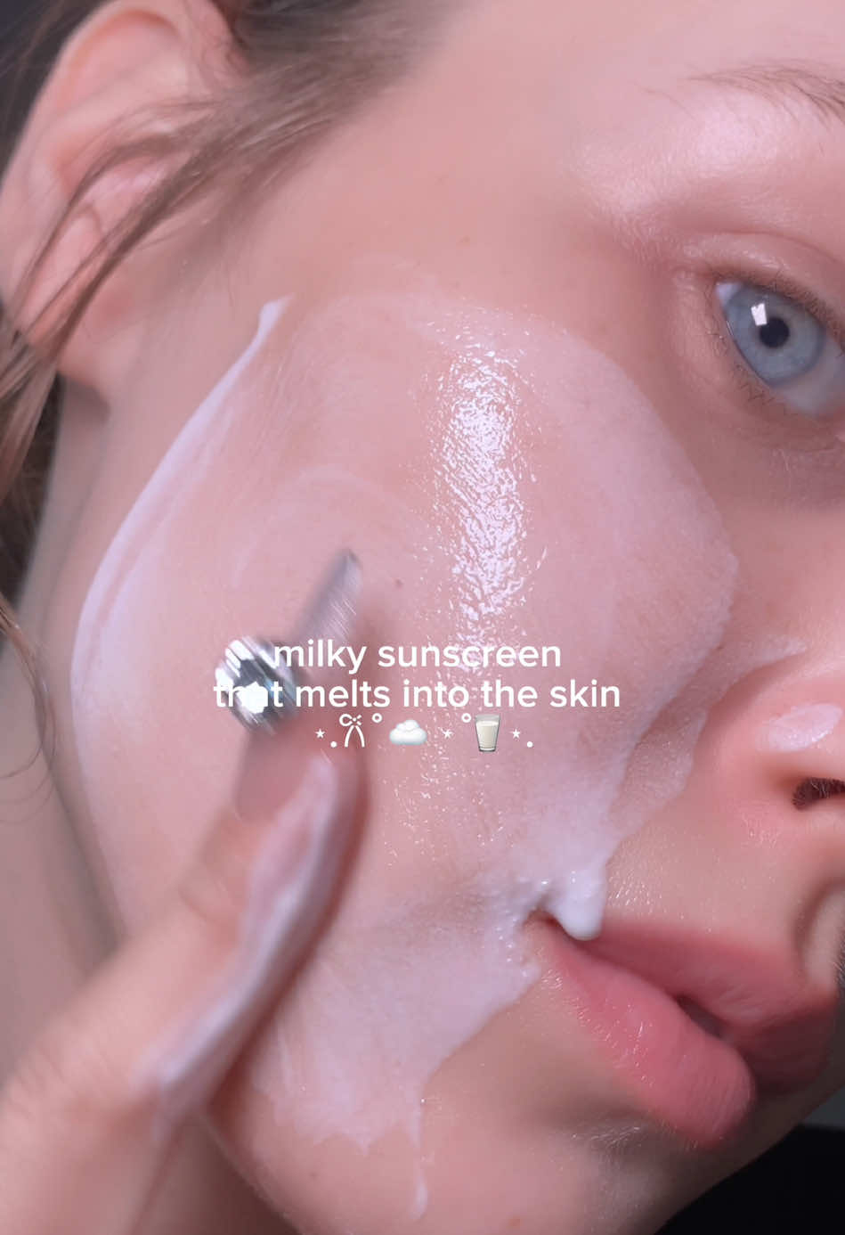 the most lightweight milky sunscreen for summer ⋆. 🥛 ˚ #skin1004 #sunmilk #teatrica1004 #teatricasunmilk #koreansunscreen #lighweightsunscreen #milkysunscreen #spfmilk #koreanspf #kbeauty #skincare 