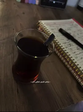 هنا چنت ادرس اكثر مادة ضبطتها و اموت عليها الي هيَ الرياضيات ، رحت للامتحان جاوبت و اكو فرع ضل عالنص ماتذكرت حله و فرع مخربطة بي و ماگدر ااجل ضليت ابجي طول فترة الامتحان لحدما اخذت المراقبة مني الدفتر ، طلعت رجلية ماتحملني حسيت التعب كله ضاع وي هذا الدفتر والله حسيت الدنيا ضلمه بعيني گبل ردت بس اشوف الدرج اكعد و ضليت ابجي ثلاث ايام و هنا المصيبة اجتني افكار ماجنت متوقعة بعمري افكر بيها ، فكرت بالإعادة و فكرت ااجل الكيمياء و كُـل امتحان بعد الرياضيات و فعلًا بس امي جبرتني اروح للفرنسي و رحت مدارسته و حليت الي اعرفه و ماعرفه و يارب انجح بي ، كسرك الرياضيات جانت من اقوى الكسرات بيه و كلش خايفة شگد ينطوني !💔 #سادس #خذلان #اكسبلور #حزن #خوف #نتائج_السادس #يارب #اكسبلورexplore #يارب_فوضت_امري_اليك #xplore #رياضيات 