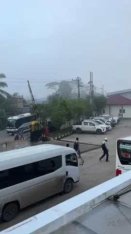 sudah saatnya nonton orang berangkat kerja #unitedtractors #tambangbatubara 