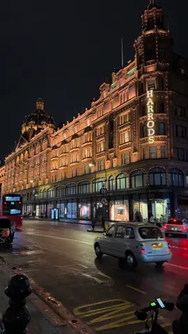 🌧️   #fyp #london #لندن #🇬🇧    #fyppppppppppppppppppppppp #harrods #rain 