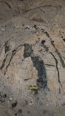 Ahora ya puedes identificar 🕵️ que son esas líneas ⛰️  negras que a veces vemos en los cerros 🌎 !  #chile #ciencia #caldera #geologia #atacama 
