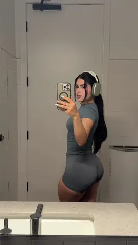 yuhhh glute pump 🫰🏻 #legday #gym #annettevasquezzz 