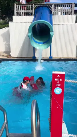 My cousin decided to go in a 8 ft pool, and she doesn’t even know how to swim 🤣for a second, I thought it was the end 😔🙏🏾🤣 #fypシ #fyppppppppppppppppppppppp #jet2holidays #waterpark #summervibes #pool #foryoupage 