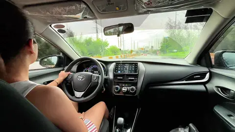 STAY SAFE EVERYONE. Maulan kaya palaging unahin ang kaligtasan kapag bumabyahe lalo nat madulas ang daan. #drive #ladyrider #ladydriver #toyota #safety #fyp 