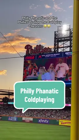 Lmao I cannot take this! 😭😭😭😭 #phillyphanatic #philadelphiaphillies #coldplayed #coldplayconcert #coldplay #astronomer #kisscam 