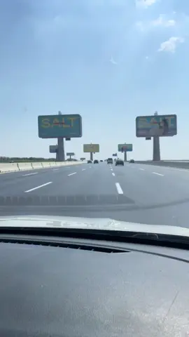 على طريق الصحراوي… رايح اسكندرية وقلبي طاير 🌊🚗” 	•	“كل طريق ليه نهاية، إلا الصحراوي… نهايته دايمًا حب!” 	•	“غروب الشمس بيكون أجمل لما تشوفه من الصحراوي.