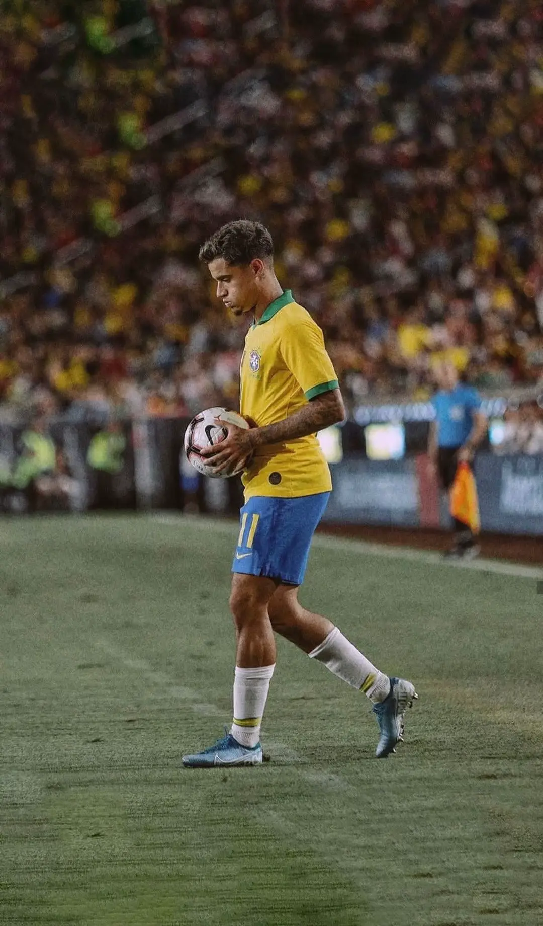 This guy was something else back in the days… | 4K WALLPAPERS |#fyp #viral #wallpaper #coutinho #footballtiktok #brazil #baller 