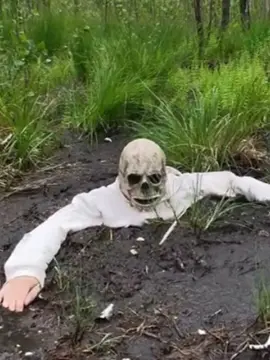 HOW TO GET OUT OF A BOG 💀⚠️💚(part 2) #BogJumping #BogGhoul #Bog #Quicksand #Mud        