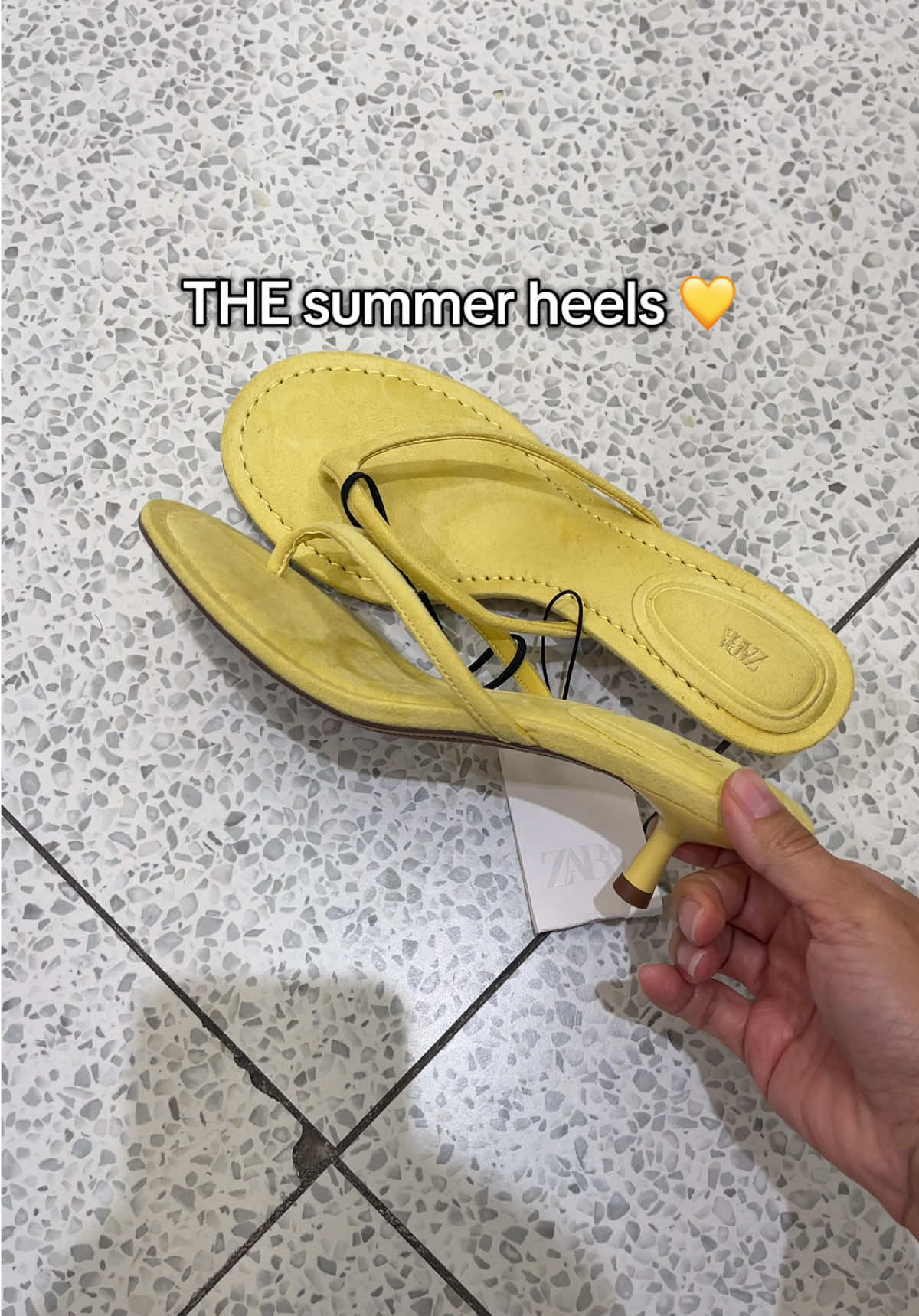 SHOP ➡️ https://liketk.it/5j8f9 or at the link in my bio 🛍️ #creatorsearchinsights #zarafinds #yellowheels #summerheels 