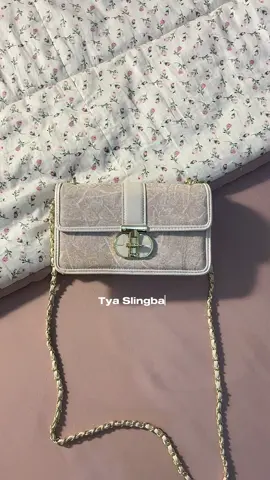 aslinya secakep ituuu 🥹💗 #taswanita #tasselempang #slingbag #taswanitamurah #jimshoney #fyp #xyzbca #viral 