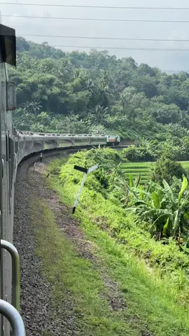 alasan kenapa suka pilih kereta paling belakang ☺️