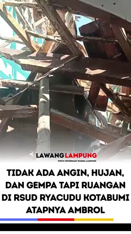 Salah satu ruangan di rumah sakit umum daerah (RSUD) Ryacudu Kotabumi ambruk, sekira pukul 13:30 wib, Jum'at (18/7/2025). Ruangan yang ambruk tersebut merupakan ruangan yang di resmikan olah kepala kejaksaan tinggi Lampung pada tahun 2022 yang lalu sebagai balai rehabilitas narkotika Adhyaksa yang bertempat di rumah sakit umum Daerah Kotabumi. Adanya ruangan ambruk tersebut Wakil Bupati, Ketua dan Anggota DRPD serta pihak kejaksaan negeri Lampung Utara turun dan melihat secara langsung. Sumber Info Kota Bumi #lampung #lawanglampung 