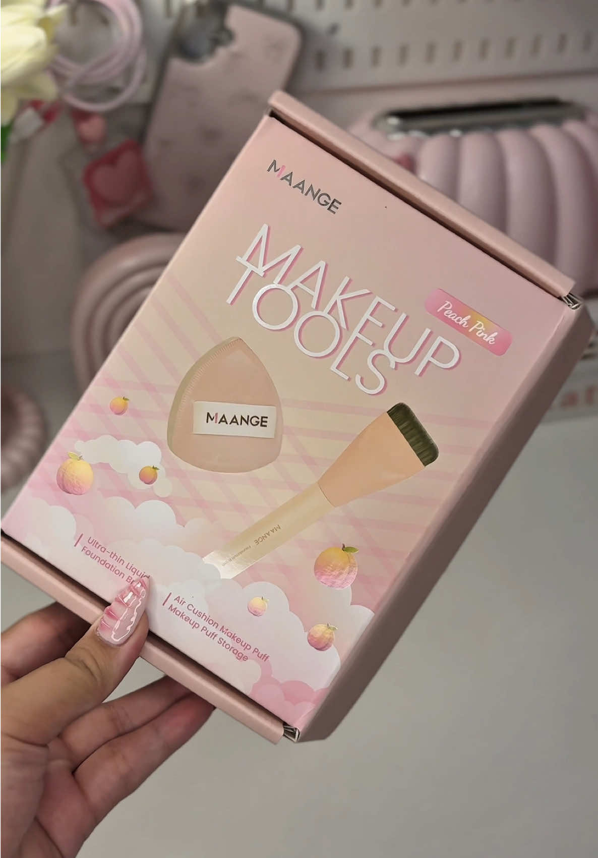 This MAANGE Peach Pink set blends like a dream💗 ✔️ Air Cushion Puff ✔️ Ultra-Thin Foundation Brush ✔️ Puff Storage Perfect for flawless, everyday glam!