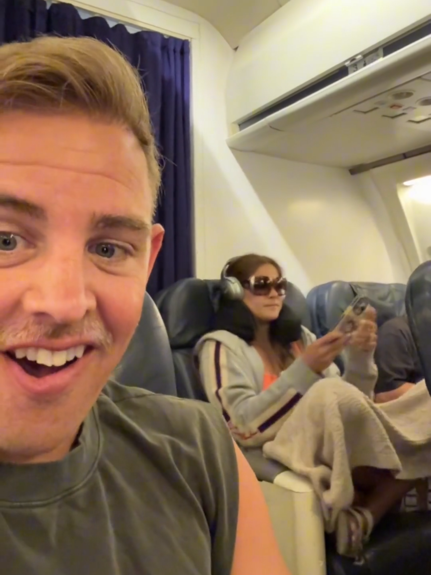 Woman fakes having a baby to get into first class! 🤯