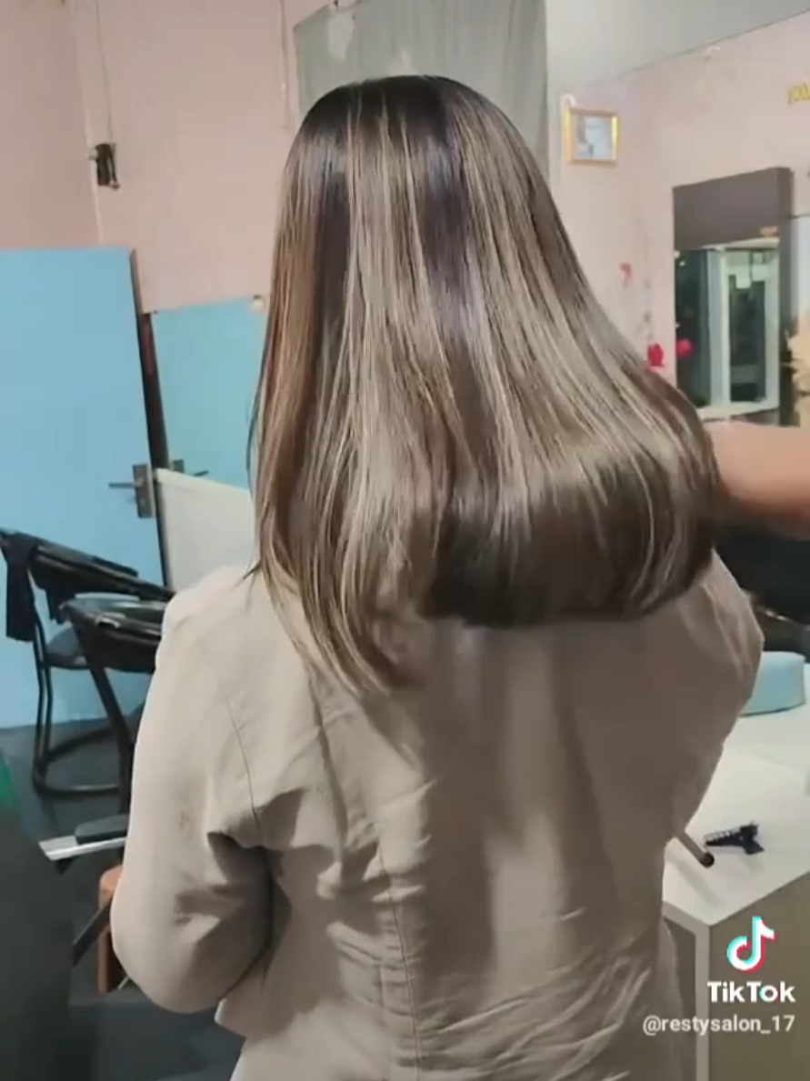 Selalu di bikin pangling klo nyalon disini mh @restysalon_17 mumpung libur kerja, sekalian ajak si cantik nyalon bareng 🤭  #salonsumedang #restysaloncimalaka #saloncimalaka #haircut 
