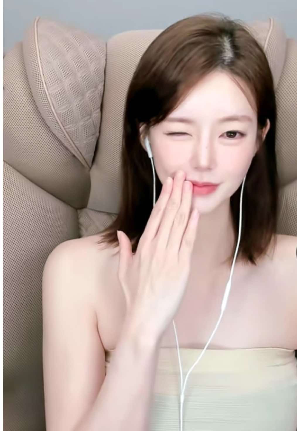 여러분 점심 맛있게 드시고 빗길 조심하세요😋 오늘 오후 9시 라이브에서 봐요 🌼🐱💛 #tiktoklive #livehighlights #먹방 #냠냠#점심 #라이브