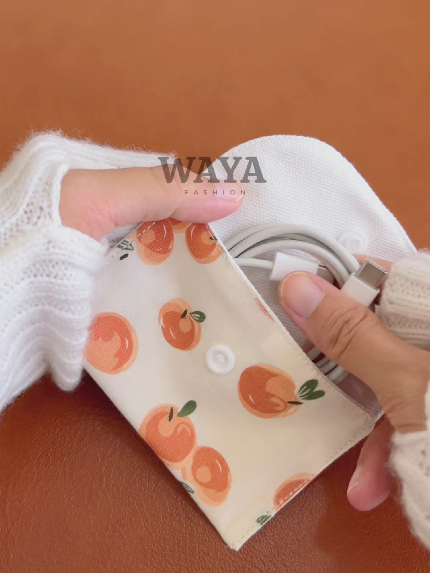 เย็บกระเป๋าใบจิ๋ว ใส่บัตร เหรียญ สายชาร์จ~ ครบจบในใบเดียว! Mini Multi-Purpose Pouch – Cards, Coins & Cables! เย็บกระเป๋าใบจิ๋วไว้ใส่ของเล็ก ๆ อย่างบัตร เหรียญ สายชาร์จ หรือของจุกจิก ขนาดเล็กแต่ใช้งานได้จริง พกติดกระเป๋าไว้คือสะดวกมาก! ใช้เศษผ้าขนาดเล็กได้เลยนะคะ ไม่เปลืองเลย~ ตัดผ้า : 13 x 21 cm. Made a tiny pouch that fits cards, coins, cables – all the little things! Perfect size to keep in your bag every day. Great for using up fabric scraps too! Cut fabric: 13 x 21 cm  #sewing#เย็บผ้า#เย็บกระเป๋าผ้า #กระเป๋าใส่บัตร #กระเป๋าใส่เหรียญ #กระเป๋าใบจิ๋ว #DIY#กระเป๋าแฮนด์เมด #sewingtiktok #MiniPouch #diybag #handmade #กระเป๋าผ้า #sewingtutorial #sewingtips #howto