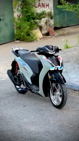Nhìn vẫn thiếu thiếu cái gì 😁😁 #CapCut #sh125 #southvietnamscooterteam🇻🇳 #xuhuongtiktok 