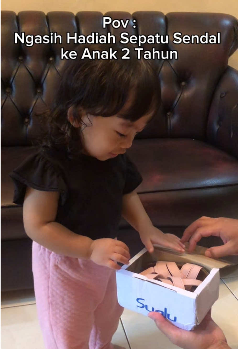 Alas kaki yg terpenting nyaman buat anak. Kalo alas kaki yg satu ini sih bukan cuma nyaman dipakai, tapi juga modelnya bagus kekinian, harganya sangat terjangkau🥹 Selalu suka sama produk dari Syalu, ini anakku pakai Sandal Anak yg CHSL, luv banget🫰🏻🫶🏻💗 #syalusepatuanak #langkahpenuhwarna #sepatupertamasikecil #chsl #sepatusendal #sepatusendalanak #sandalanak #sendalanak #sepatuanak 
