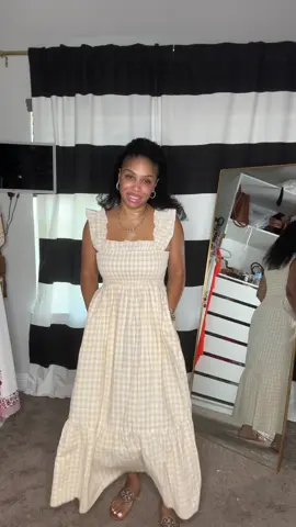 Wear this beautiful maxi dress to run errands, brunch, church it’s perfect for anyone occasion. Dress it up or down. #dress #maxidress #modestfashion #modestdress 