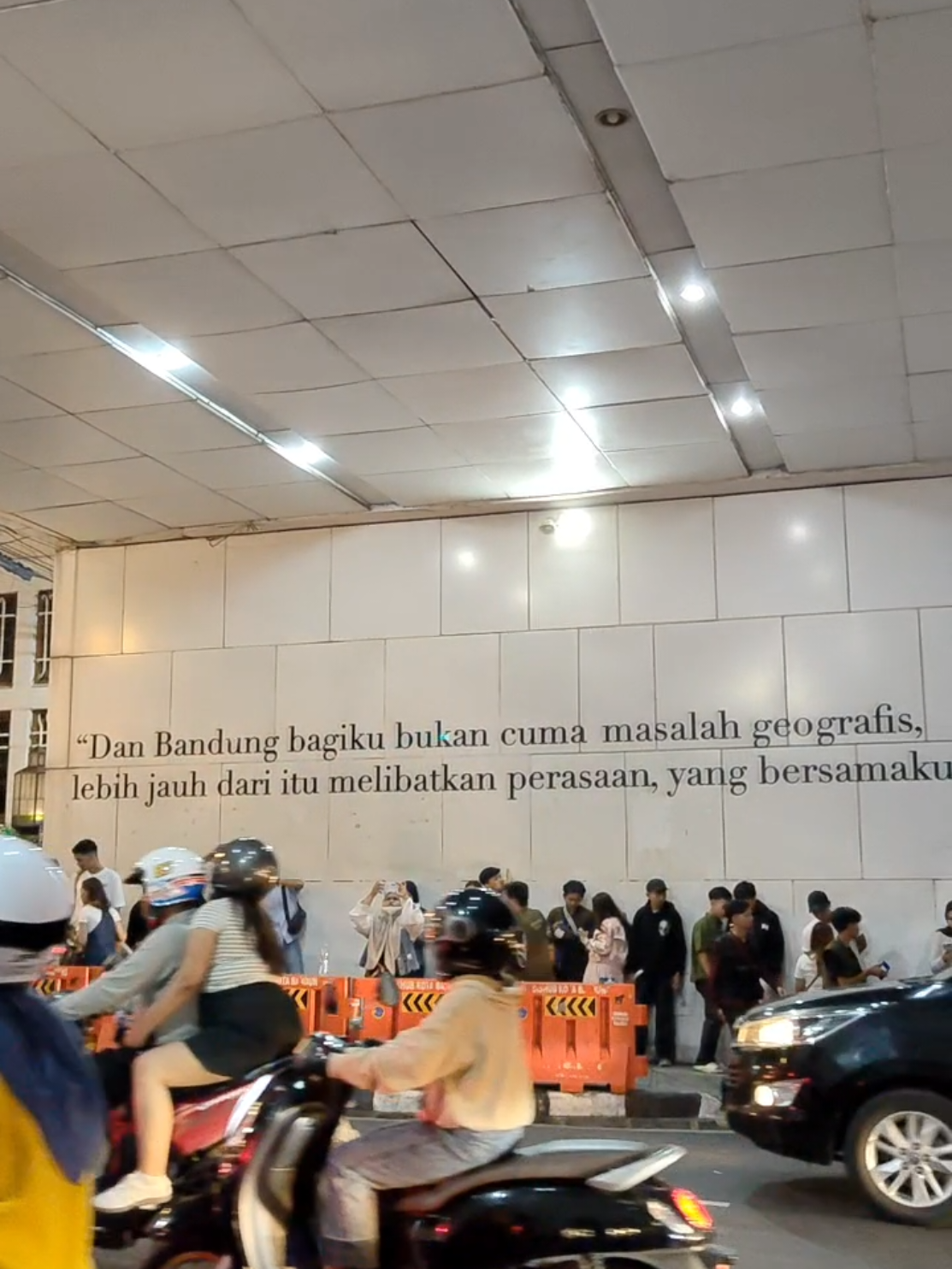 #asiaafrikabandung #bandungplacetogo #suasanabandung #braga #wisatabandung #jelajahbandung #kulinerbandung #fyp 