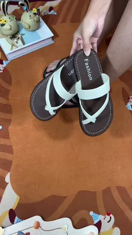 #Flats#sandals#Flatsshoes#affordableslipper#flatshoeswomen#soledslippersforwomen##Convenient##summerslippersviral 