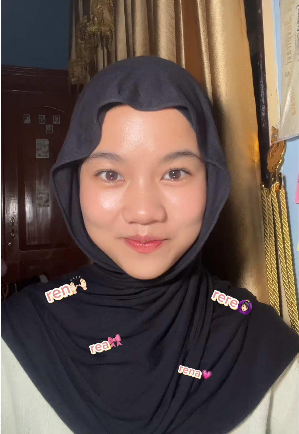 Hidup Mahasiswa! Hidup Rakyat Indonesia! Hidup Perempuan Indonesia!Halo semuanya!!  Perkenalkan saya Rena dari Program Studi Manajemen Fakultas Ekonomi dan Bisnis Universitas Bengkulu angkatan 2025. Saya siap mengikuti serangkaian kegiatan #PKKMBMANAJEMEN2025 dan bangga menjadi bagian dari keluarga besar Manajemen Universitas Bengkulu.  (Alasan saya memilih manajemen karna saya telah melakukan banyak riset dan menurut saya manajemen adalah jurusan yang pas untuk saya karna saya tertarik dengan hal hal yang berbau bisnis dan dimanajemen ini saya bisa mendapatkan banyak pemahaman mendalam tentang bisnis seperti bagaimana bisinis beroperasi,pemasaran,keuangan,sumber daya manusia, dan operasional.  selain itu alasan saya masuk manajemen juga karena dimanajemen bisa belajar bagaimana mengontrol dan memimpin sebuah tim, seperti fungsi yang diusulkan oleh george R.Terry poac (planning, organizing, actuating,controling) tentang bagaimana bisa mengelola diri sendiri dan orang lain untuk mencapai tujuan.  aku suka tantangan dalam merencanakan strategi dan membuat keputusan dan jurusan ini bisa membantu aku mengasah critical thingking yang bagus dalam pengambilan keputusan. dan alasan yang terakhir karena jurusan manajemen ini menawarkan prospek kerja yang luas dan besar di berbagai bidang industri.)  @dipppp.8 @أنديني @dinn @lolipss @lyrnn  #pkkmbhuman2025 #pkkmbhumanfebkbmunib #humanjaya  @HUMANFEBUNIB  @febuniboffical