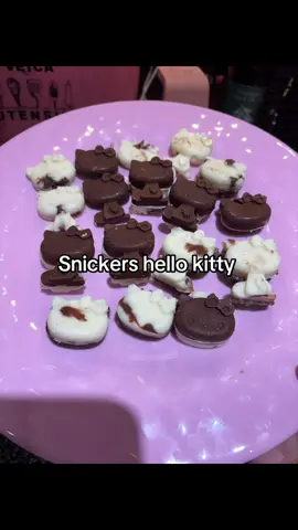 Art of imitation 🙂‍↔️ #hellokitty #chocolate #snickers #ditto 