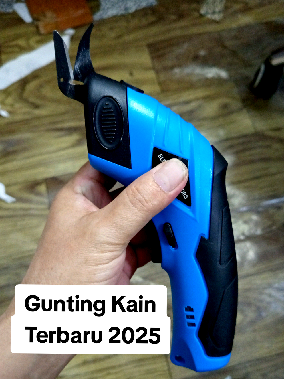 Rekomendasi gunting potong kain elektrik, gunting buat pemotongan kain elektrik, gunting kain jahit elektrik, gunting potong kain elektrik, gunting potong kain listrik, gunting potong bahan listrik. #guntingpotongkainelectric  #mesinpotongkain  #asahanmesinpotongkain 
