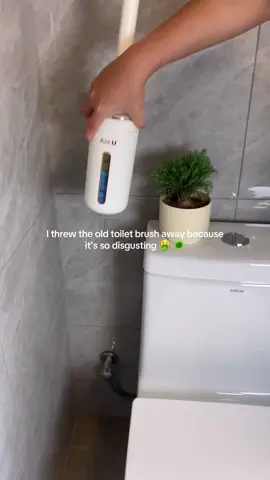 And I’m using this disposable one instead 😆#dealsforyoudays #toiletbrush #cleaningtiktok #clean #cleanwithme #asmr #asmrsounds 