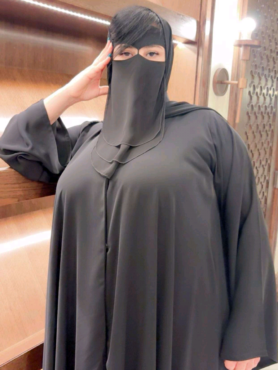 Flaunt your curves with style! Check out these stunning abayas perfect for busty and plus-size beauties! 💖  #FashionForAll #BodyPositive #PlusSizeFashion #AbayaStyle #CurvyFashion #BodyPositivity #FashionInspiration