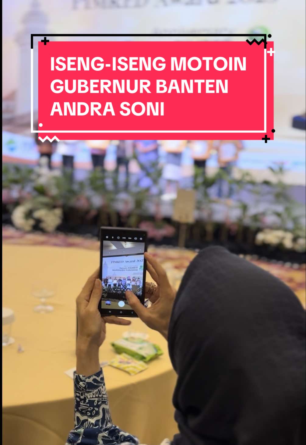 Kalau udah bareng Pak Gubernur, momen sekecil apa pun layak diabadikan🙌 @ABDI BANTEN  #bupatiserang #gubernurbanten #ratuzakiyah #andrasoni 