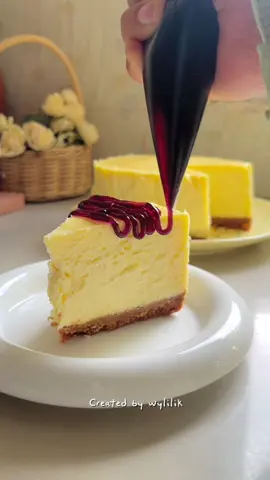 Pernah nggak sih, lagi scroll-scroll liat cheesecake yang super lembut terus langsung kepikiran: “Kayaknya aku bisa bikin juga deh”? Nah, hari ini aku beneran nyobain bikin New York Cheesecake.  Awalnya sempet mikir bakal ribet, tapi ternyata prosesnya tuh seru banget! Dari ngeremah biskuit buat crust, sampai tuang adonan yang silky banget, bikin mood auto naik 😍 Dan pas cheesecakenya keluar dari oven… wangi + penampilan sedikit golden top-nya tuh bikin senyum-senyum sendiri! Rasanya? Legit, creamy, dan manisnya pas, belum lagi aroma lemon yang menyegarkan. Fix ini salah satu dessert yang harus dicoba minimal sekali seumur hidup 🍰✨ btw aku tambahkan selai blueberry di atasnya.. enakknya nambah 🥰 Ada yang udah pernah bikin juga? Atau baru mau coba? New york cheesecake Bahan Crumbs: 120 gr biskuit regal 60 gr mentega, lelehkan Cheesecake 350gr creamcheese 120gr gula pasir 2 butir telur ½ sdt pasta vanilla 2 sdm maizena 150ml whippingcream 2 sdm air lemon 1 sdt lemon zest Teknik au bain marie, Oven suhu 170°C sekitar 50-60 menit #NewYorkCheesecake #HomemadeDessert #CheesecakeLover #DessertTime #BlueberryCheesecake #KueRumahan #BakingFun #MoodBoosterDessert #CemilanEnak #CakeLumer #MasakItuSeru #DessertOfTheDay #ResepRumahan #BakingTherapy #FoodieIndo