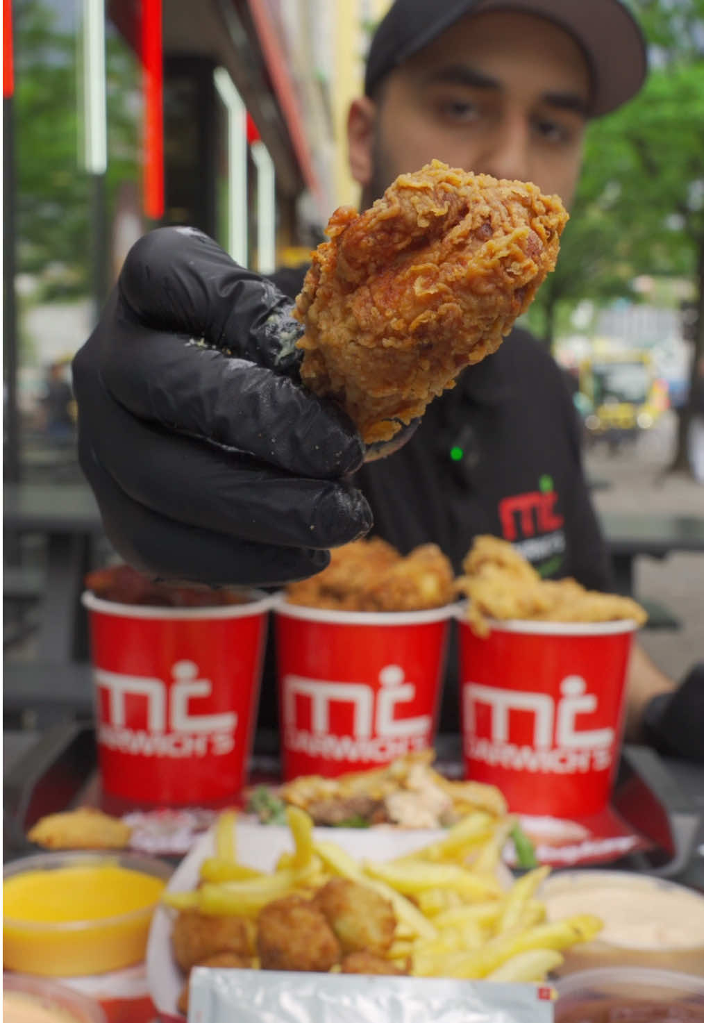 Das leckerste Essen, nur bei McDarwich’s 🍟 Wo ihr uns findet? Turmstraße 83, 10551 Berlin. Berlin Moabit, direkt an U Turmstraße. Öffnungszeiten: Jeden Tag 11:00 - 01:00 Uhr @cedar.restaurant_ #foodspots #foodspotsberlin #burger #hühnchen #fy #fyp #tiktokdeutschland