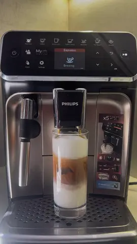 Jutro  #CapCut #Summer #coffee #lattelife #philipshomeliving #philipslattego #latteart 