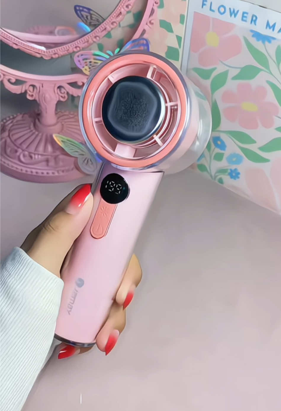 si cantik yg super dingin karena ada cooling mode nya, desainnya unik karena udah nyatu sama case😍💖✨ #jamay #kipasangin #minifan 