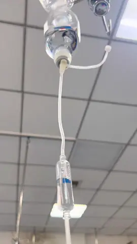 Cảm giác tủi thân nhất chắc có lẽ là lúc đi viện mà chỉ có một mình , lúc mà cần có người ở bên nhất mà ko có ai , một mình nhìn chai dịch truyền mà ko dám ngủ , một mìn cầm chai dịch truyền đi vệ sinh , khoảng khắc đó mới thật sự buồn bã #capcut #motminh 