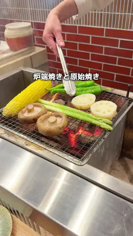 線路下にオープンした大人の隠れ家。秘密基地のような特別感にわくわく！炉端焼きと原始焼きが同時に楽しめるのが魅力のお店で、新鮮そのもの旬食材がめちゃめちゃ美味しい…豊富なラインナップで誰を連れてっても喜ばれると自信を持っておすすめできる！ほんっと幸せ溢れた…ぜひ行ってみてね！ ⚫︎注文メニュー ・浜焼き鯖 1980円 ・大海老 1280円 ・帆立 1枚880円 ・ステーキしいたけ 1個530円 ・れんこん トリュフ塩添え 620円 ・万願寺とうがらし 580円 ・アスパラ 520円 ・熟成ベーコン 1800円 ・釜炊きご飯 いくら 1380円 ※すべて税込価格 ______________________________ 【炉端焼きHOTARU】 📍 東京都千代田区鍛冶町2-13-9 第一鍛冶町高架下1F A区画 ✔︎神田駅より徒歩30秒 ✔︎17:00 - 23:00 ✔︎月・日曜定休 ✔︎カード可 ※店舗情報は変更されている可能性がありますので、事前に公式HPやSNS等でご確認をお願いいたします。 ______________________________ #プロモーション #神田グルメ #神田デート #神田居酒屋 #東京駅グルメ #東京グルメ #炉端焼きHOTARU #原始焼き #炉端 #神田 #robata #izakaya #kanda #japanfood #tokyofood