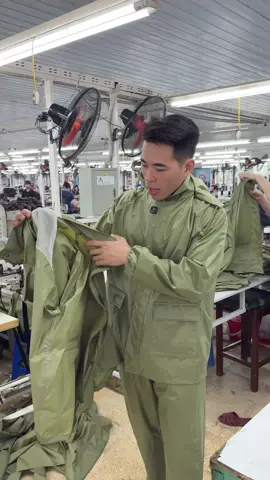 Bộ quần áo mưa của công ty 26 Bộ Quốc Phòng sản xuất.  #leanhnuoi #congty26 #aomua #aomuabo #quanaomua 