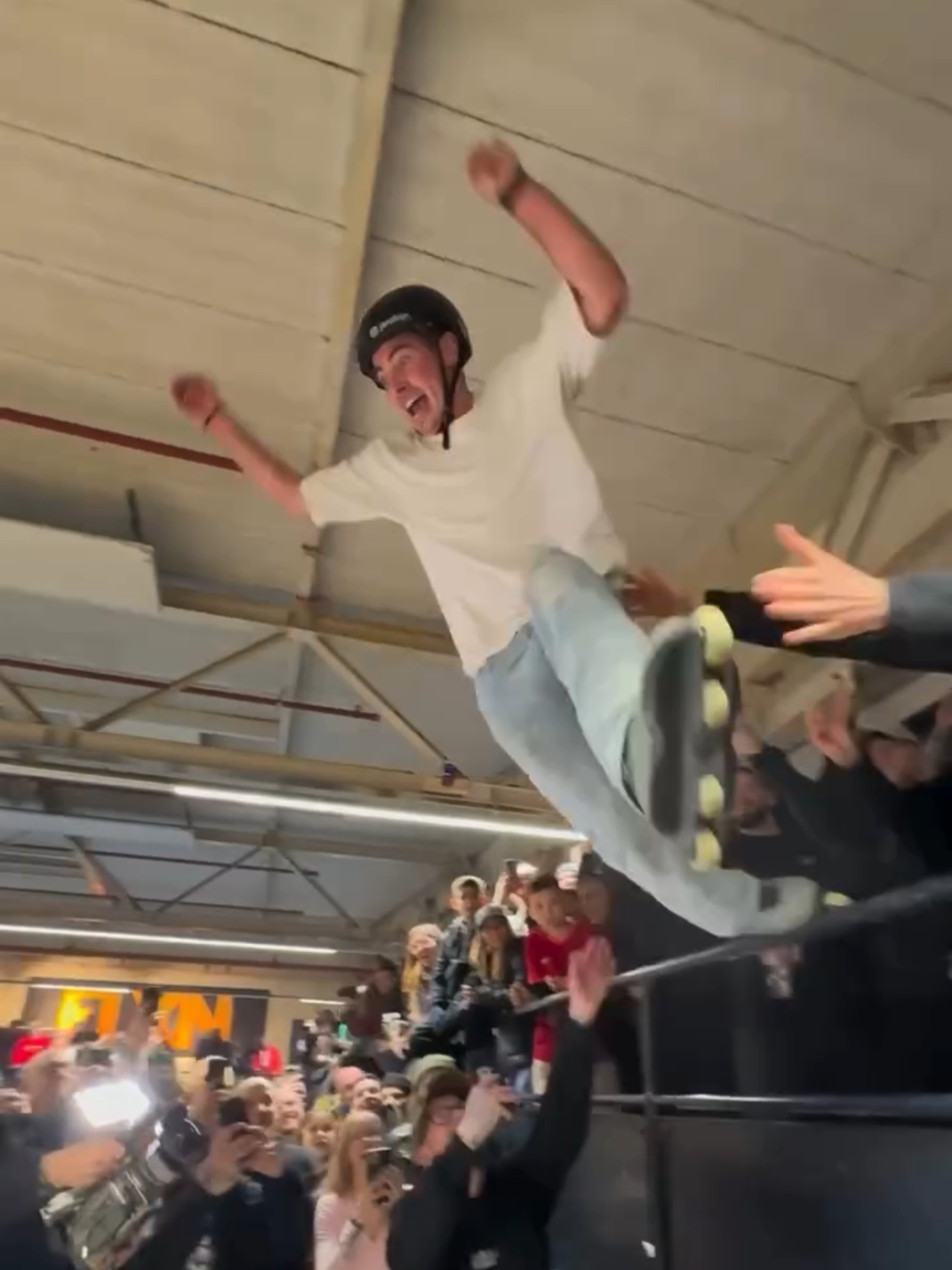 He thought he was out… but they pushed him back in 🤣 ( 🎥 @jarofrijn)  #Unreel #Extreme #SKating #Rollerblading #Rollertok