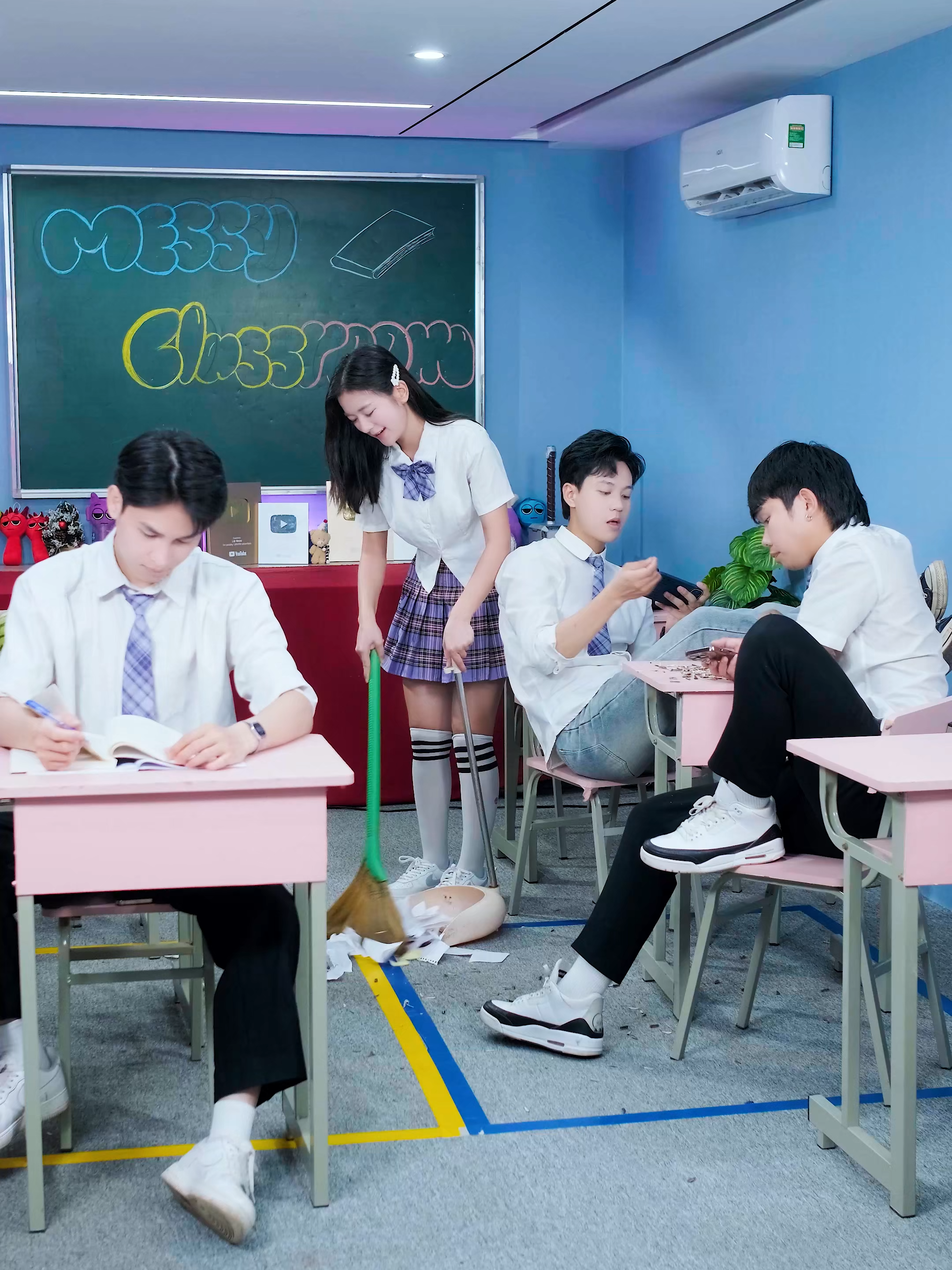 How to Teach a Boy Manners! 😤🚯#linhchihihi #messyclassroom #schoolcrush #schooldrama